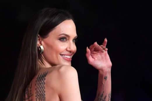US actress Angelina Jolie arrives for the screening of the film “Eternals” on October 24, 2021 at the Auditorium Parco della Musica venue in Rome, during the 16th Rome Film Festival. (Photo by Tiziana FABI / AFP)/2021-10-25 04:30:11/ <연합뉴스