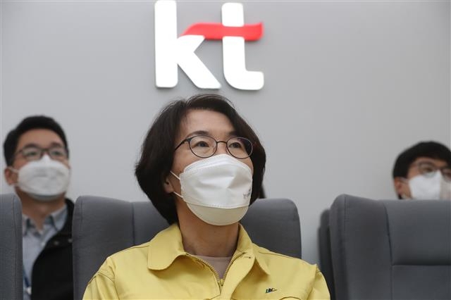 ‘통신장애’ KT 네트워크관제센터 찾은 임혜숙 장관