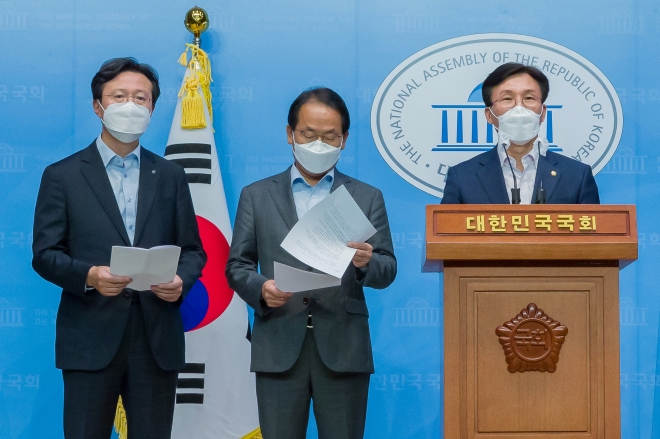 왼쪽부터 채현일 영등포구청장, 강준현 의원, 김민석 의원.   영등포구 제공