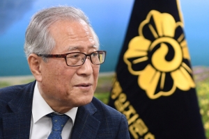 정세현 “통일 현실적으로 어려워…통일부도 ‘남북관계부’로 바꿔야”