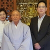 이재용, 수행단도 없이 어머니 손 꼭잡고 해인사 방문