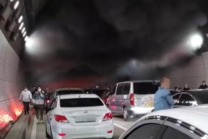 [포토] 내곡터널 화재, 대피하는 시민들