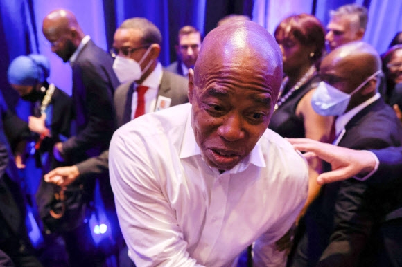 흑인으로는 두번째 뉴욕시장으로 당선된 애덤스. 로이터연합뉴스