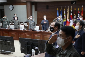 ‘우주’에 꽂힌 국방장관...육·해·공군 합동우주작전 만든다