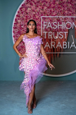 Egyptian actress Enjy Kiwan arrives to the Fashion Trust Arabia awards ceremony at the National Museum of Qatar in Doha on November 3, 2021. (Photo by Ammar ABD RABBO / Qatar Museums / AFP) / RESTRICTED TO EDITORIAL USE - MANDATORY CREDIT “AFP PHOTO / QATAR MUSEUMS - NO MARKETING NO ADVERTISING CAMPAIGNS - DISTRIBUTED AS A SERVICE TO CLIENTS/2021-11-04 05:02:30/ <연합뉴스