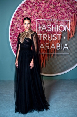 Brazilian model and actress Adriana Lima arrives to the Fashion Trust Arabia awards ceremony at the National Museum of Qatar in Doha on November 3, 2021. (Photo by Ammar ABD RABBO / Qatar Museums / AFP) / RESTRICTED TO EDITORIAL USE - MANDATORY CREDIT “AFP PHOTO / QATAR MUSEUMS - NO MARKETING NO ADVERTISING CAMPAIGNS - DISTRIBUTED AS A SERVICE TO CLIENTS/2021-11-04 05:02:31/ <연합뉴스