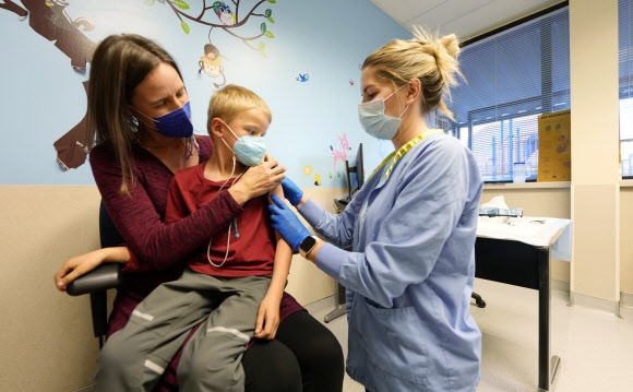5-11세 어린이 대상 코로나 백신 접종 시작한 미국