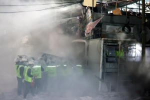 사랑제일교회 명도집행 또 무산…소화기 뿌리며 강하게 저항