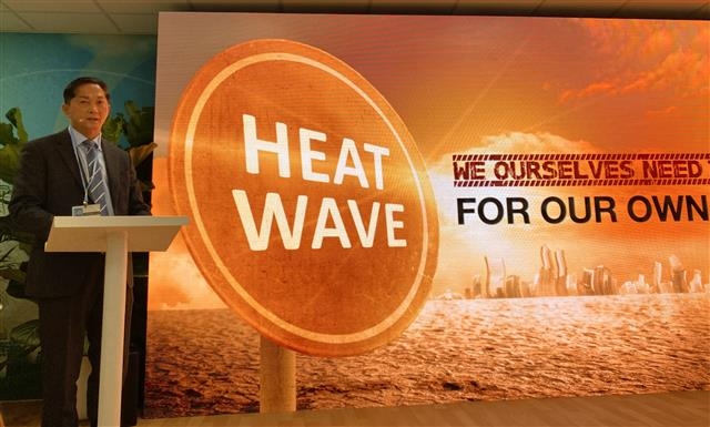 이재준 경기 고양시장이 지난 1일 영국 글래스고에서 열린 제26차 유엔기후변화협약 당사국 총회(COP26) 도시세션 개막식에서 ‘도시를 위한 기후혁신 프레임과 시스템 전환’을 주제로 기조연설을 하고 있다. 고양시 제공