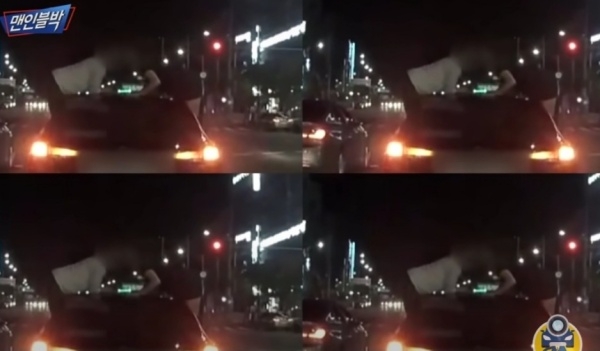 달리는 차 위에서 목숨을 건 키스를 하는 커플의 모습. 유튜브 채널 ‘맨인블박’ 캡처