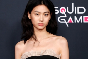[서울포토] 정호연, 가녀린 ‘어깨라인’ 뽐낸 드레스 자태