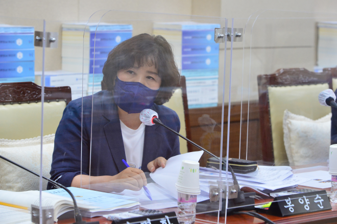 봉양순 의원 소관업무 행정감사 질의 사진