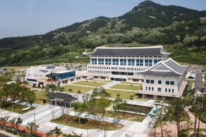 ‘헉!, 경북에 주 9시간 수업 연봉 9000만원 원로교사‘ 수두룩