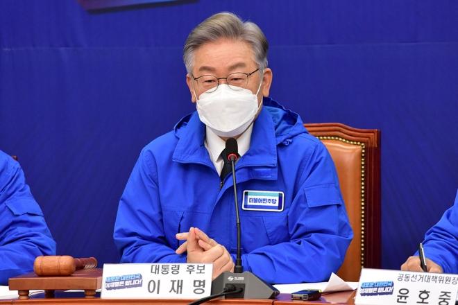 더불어민주당 이재명 대선후보가 15일 국회에서 열린 중앙선거대책위원회의에서 모두발언을 하고 있다. 김명국 선임기자 daunso@seoul.co.kr