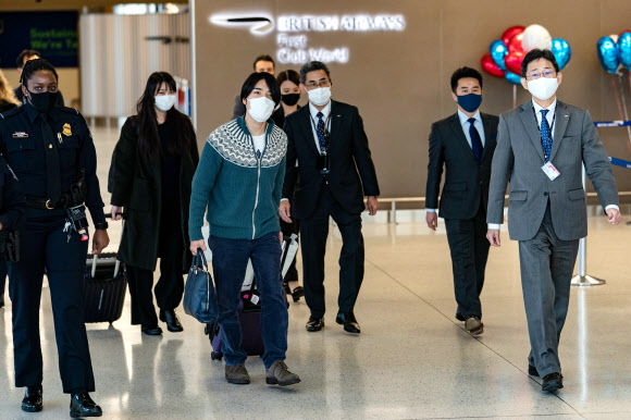 서울포토 미국 뉴욕 공항 도착한 마코 전 일본 공주 부부 서울Pn