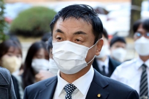 ‘주가조작’ 혐의 부인한 권오수…檢, 2만여쪽 증거로 맞불