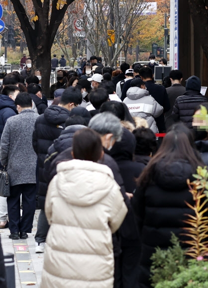 선별진료소 찾은 시민들