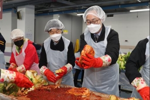 “김장 한두 번 해본 솜씨 아닌데요?” 금천 성훈씨 이웃 사랑에 ‘엄지 척’