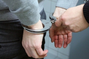 ‘여교사 화장실에 몰카’ 초등 교장 구속기소