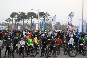 MTB 마니아 550여명, 섬진강·곤방산 맘껏 누비며 ‘힐링’