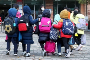 수도권 코로나 위험도 ‘최고단계’… 방역패스 유효기간 검토