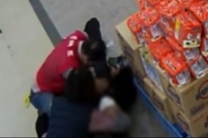 마트서 쓰러진 70대…달려든 직원‧손님이 ‘골든타임’ 지켰다