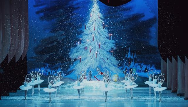 지난 2019년 국립발레단 ‘호두까기인형’ 공연 중 한 장면.  서울신문 DB