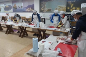 ‘흑산 홍어’ 잘 썰면 연봉 7000만원… 자격증도 한번 따볼까