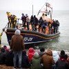 英·佛 앞바다 난민보트서 27명 참사… “佛이 방치” “英 밀항 키워” 네탓 공방