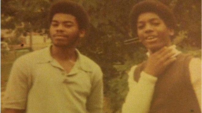 무고한 혐의로 감옥에 들어가기 얼마 전 10대 시절 아버지와 함께 한 케빈 스트릭랜드(오른쪽). 중서부 무고 프로젝트 제공 영국 BBC 홈페이지 재인용 