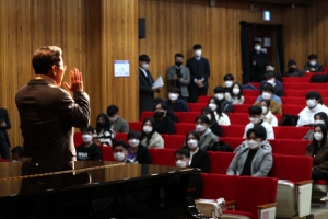 [사설] 이재명·윤석열의 청년 포용, ‘반짝 전략’ 안 돼야