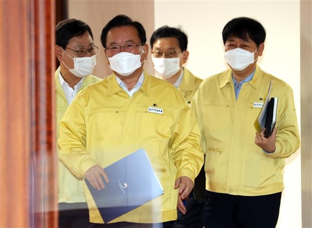 김부겸(앞) 국무총리