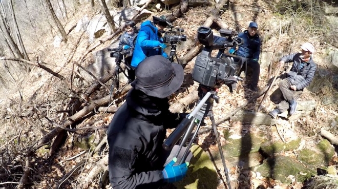 ‘나는 자연인이다’ 카메라 감독들이 자연인을 촬영하고 있는 모습(자료=MBN)