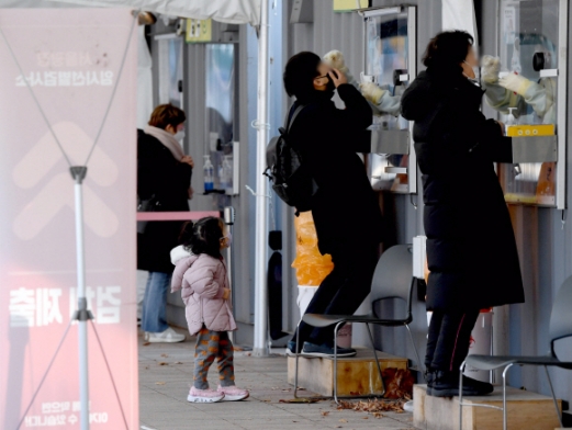 [서울포토]코로나19 검사 받는 시민들