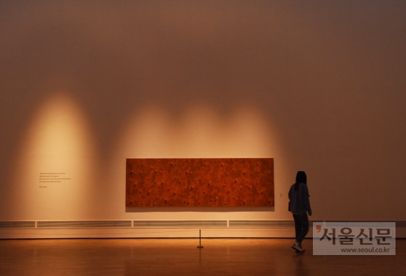 김창렬 미술관은 높은 층고가 선사하는 압도적인 공간감이 인상적이다.