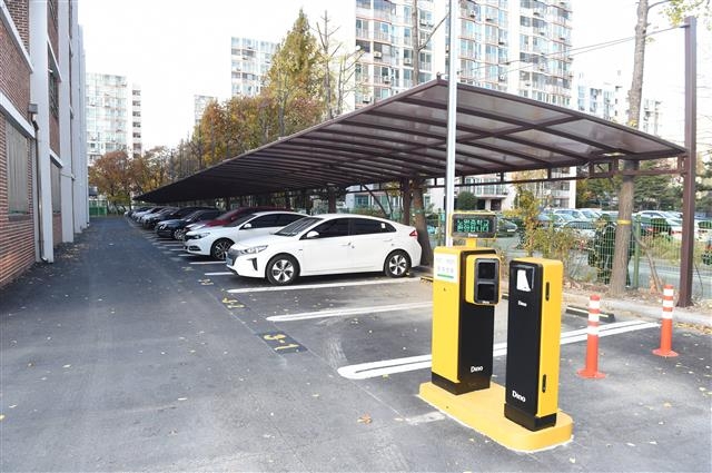 주차장 개방 지원을 받은 서울 노원구 노원중학교 주차장. 노원구 제공