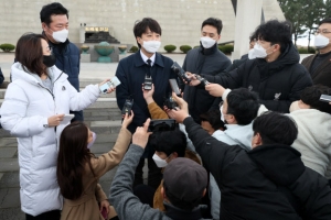 [사설] 윤석열, 리더십 발휘 못 하면 한 번에 훅 간다