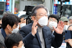 가족사 꺼낸 이재명 “비천한 집안 제 탓 아냐…진흙 속에서도 꽃은 핀다”