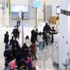 [서울포토]줄 지어 서 있는 인천국제공항 출국자들