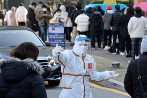 [포토] 주말효과에도 4천명대, 신규확진 4325명