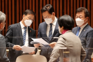 [사설] 당원 게시판 일시 폐쇄하고 실명제 한다는 민주당