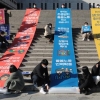 [포토] ‘20대 대선 후보들에게 요구하는 돌봄 정책’ 퍼포먼스