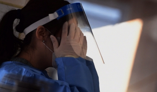 [서울포토]의료진에 드리워진 그림자