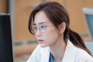 두 얼굴 신현빈 “장겨울 선생님 왜 그래요 댓글 즐거워”
