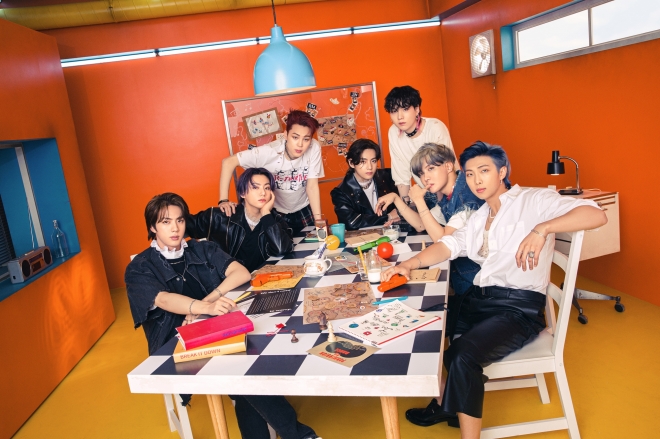 그룹 방탄소년단은 2019년과 지난해에 이어 대상 등 4개 부문을 3년 연속 받았다. 빅히트 뮤직 제공
