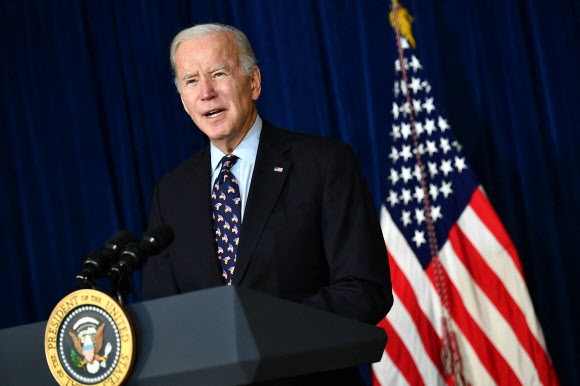 조 바이든 미국 대통령이 11일(현지시간) 델라웨어주 윌밍턴에서 기자회견을 하고 있다. 윌밍턴 AFP 연합뉴스