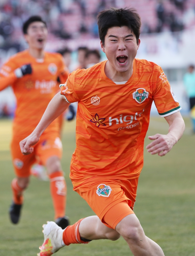 강원FC, 극적인 1부리그 잔류 확정