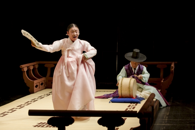 2017년 국립극장 제야판소리 무대에서 안숙선 명창의 모습.  국립극장 제공