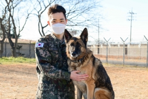 “제대 후 헤어지는 것 상상 못 해”…그렇게 은퇴 군견 입양했다