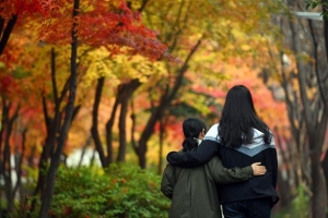 “물 안 먹고 화장실 참는다니 억장”…성확정 수술길 동행한 엄마